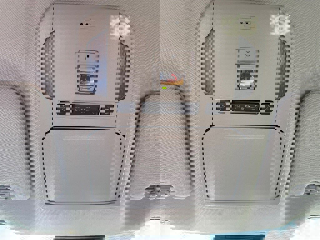 Used 2023 Toyota Highlander Platinum image 25