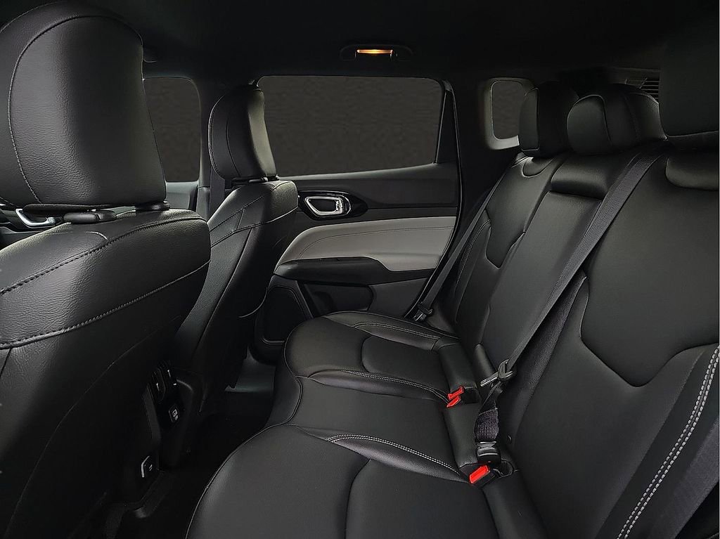 Used 2026 Jeep Compass Limited AWD/4WD image 9