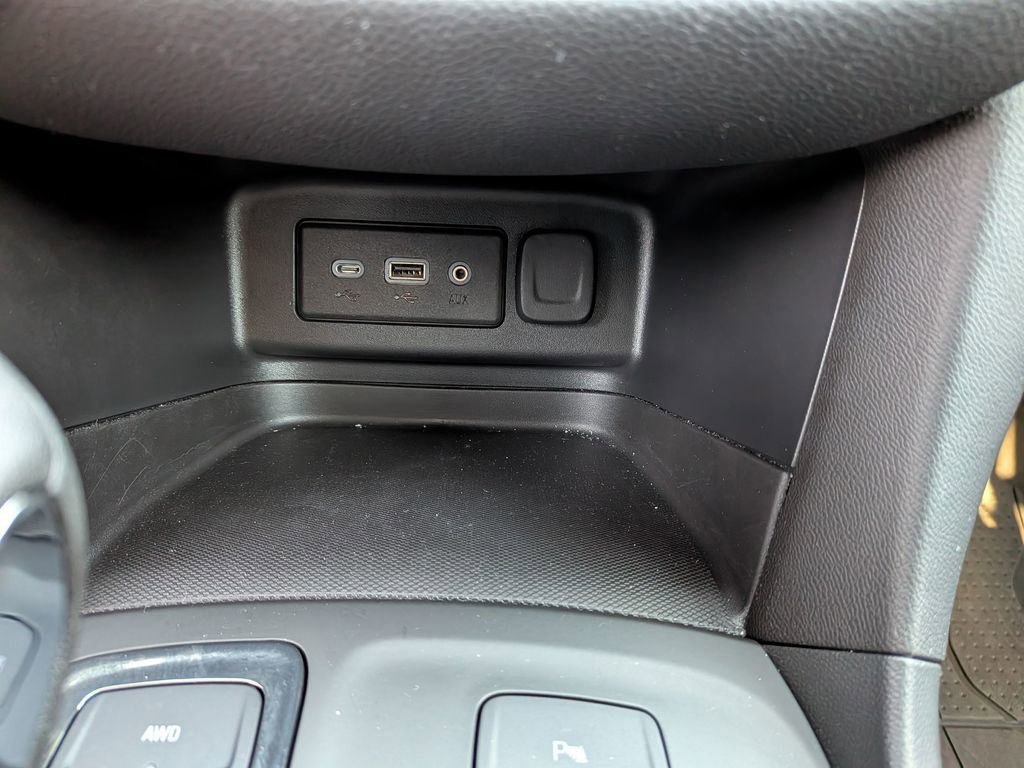 Used 2023 Chevrolet Equinox RS w/ LPO, Floor Liner Package AWD/4WD image 33