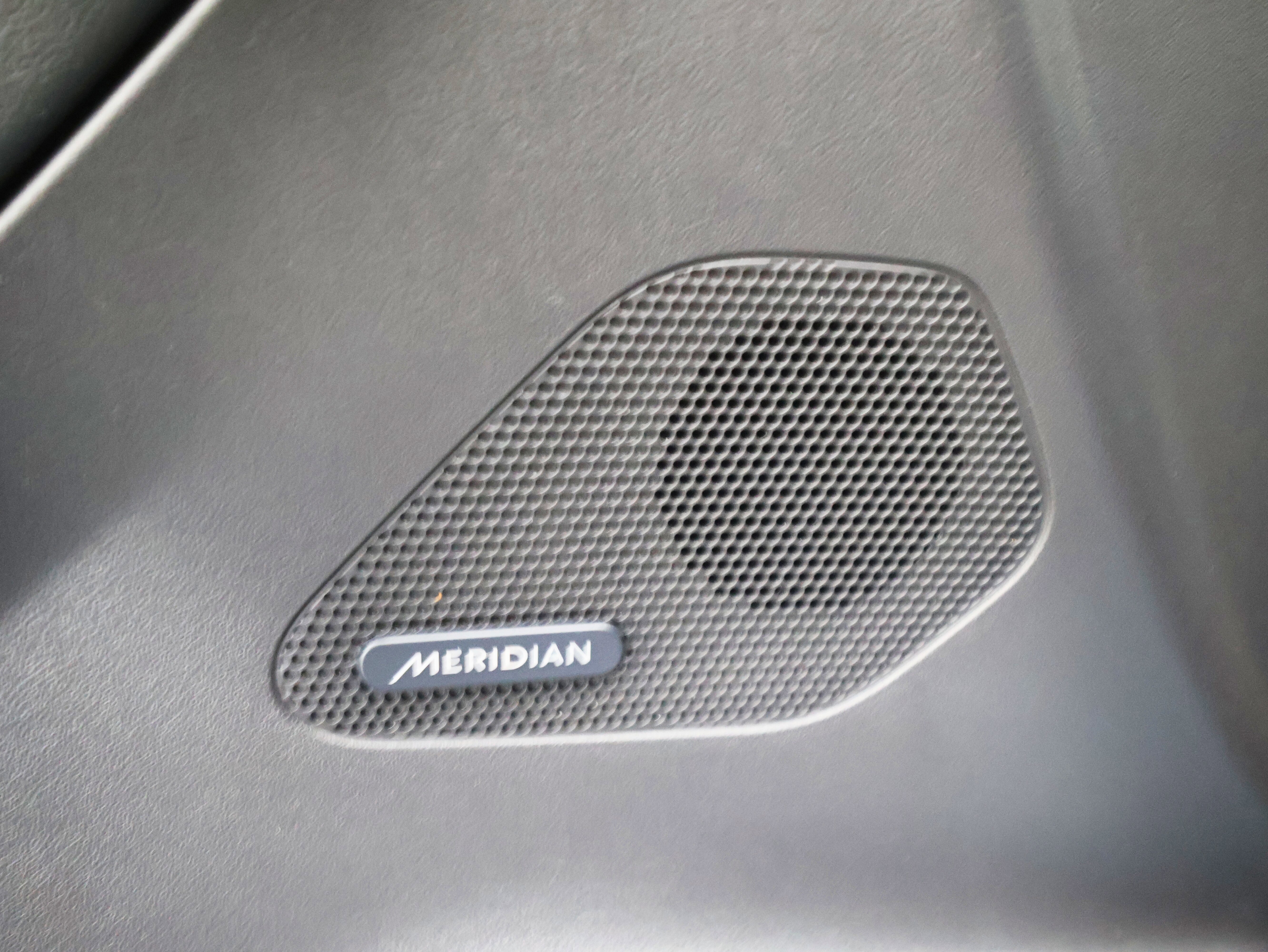 Used 2020 Jaguar F-PACE SVR image 30