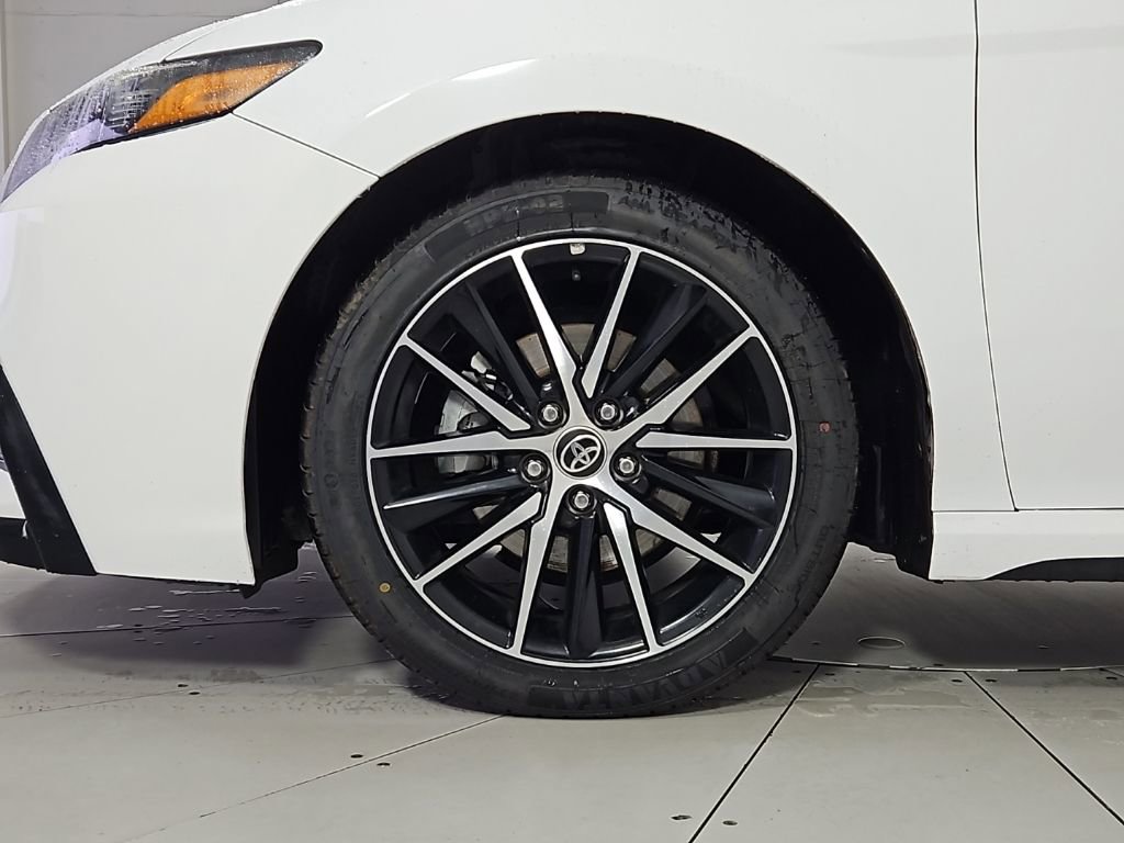 Used 2022 Toyota Camry SE image 5