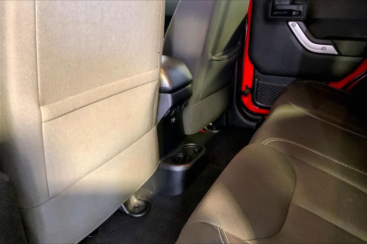 Used 2014 Jeep Wrangler Unlimited Sahara w/ Dual Top Group AWD/4WD image 36