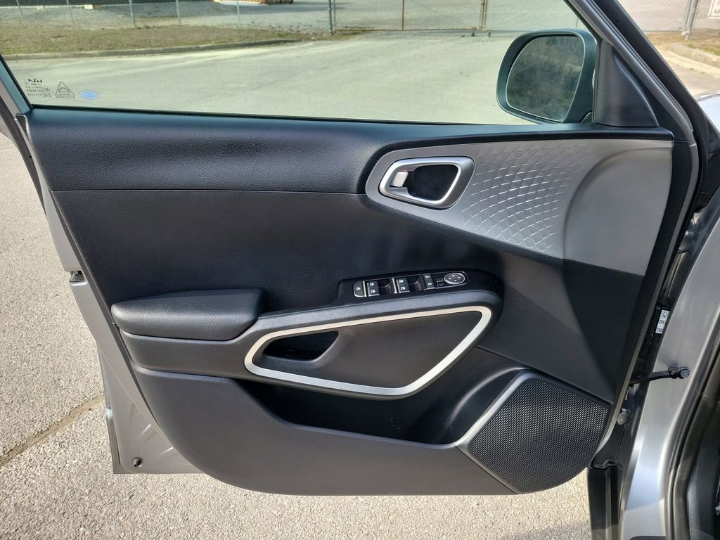 Used 2024 Kia Soul LX w/ Option Group 015 FWD image 25