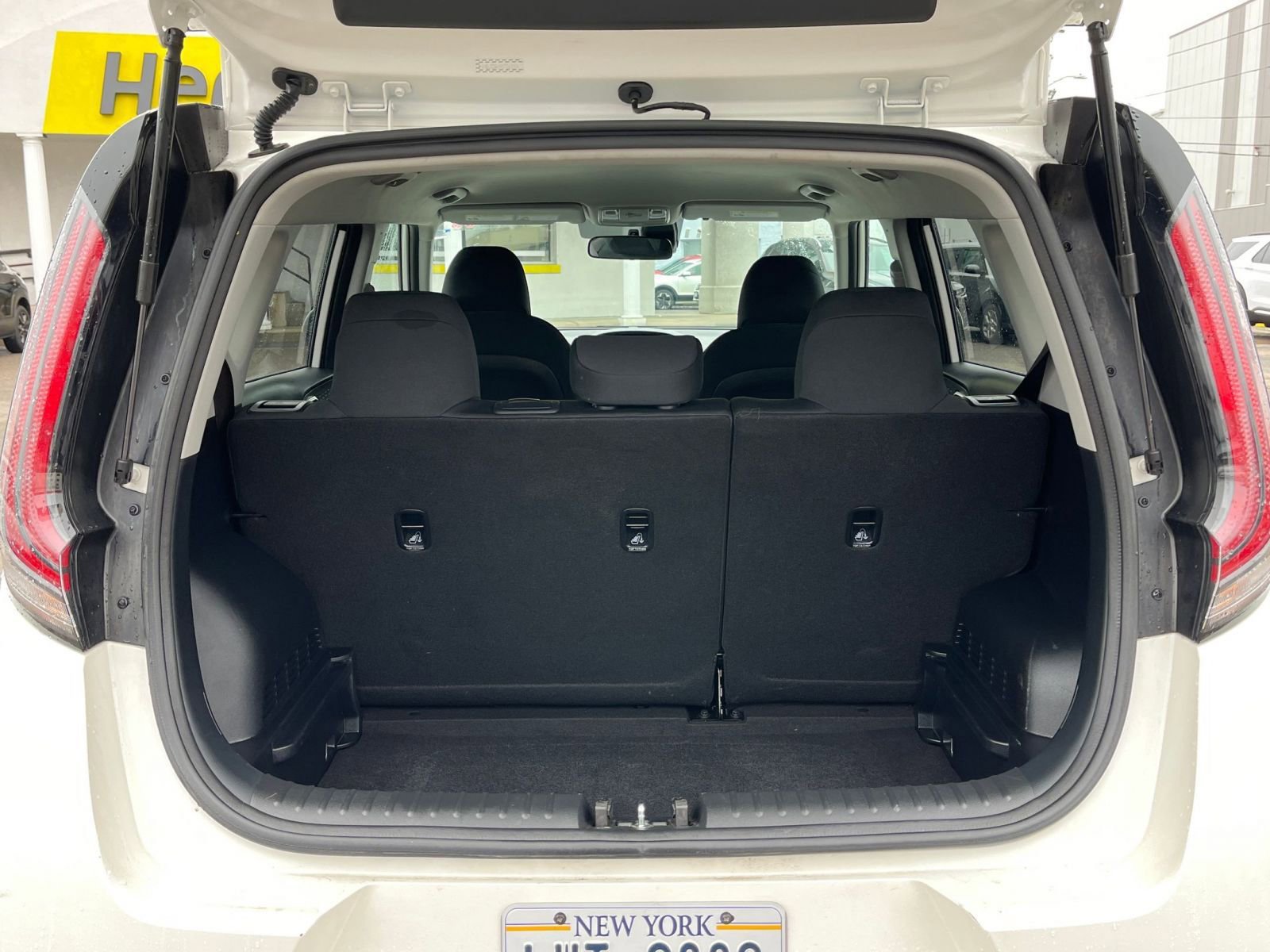 Used 2025 Kia Soul LX w/ LX Technology Package image 27