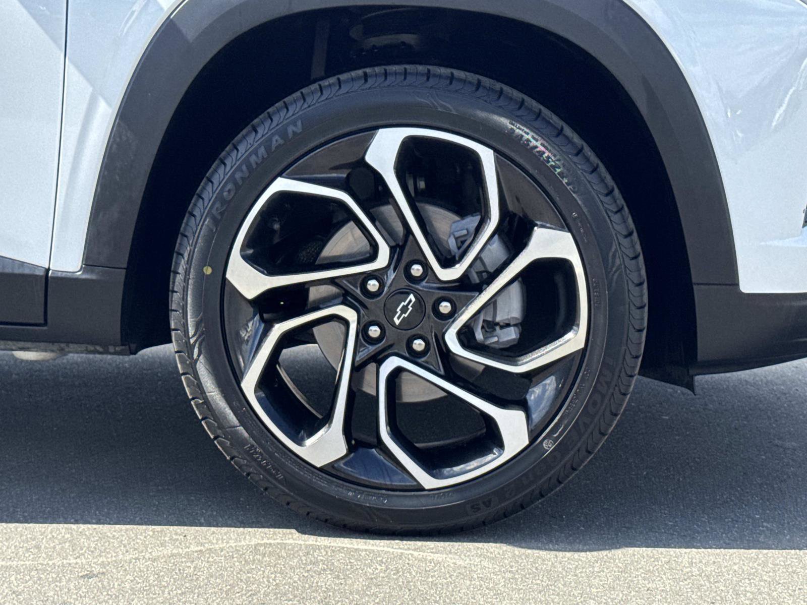 Used 2024 Chevrolet Trax RS w/ Driver Confidence Package image 32