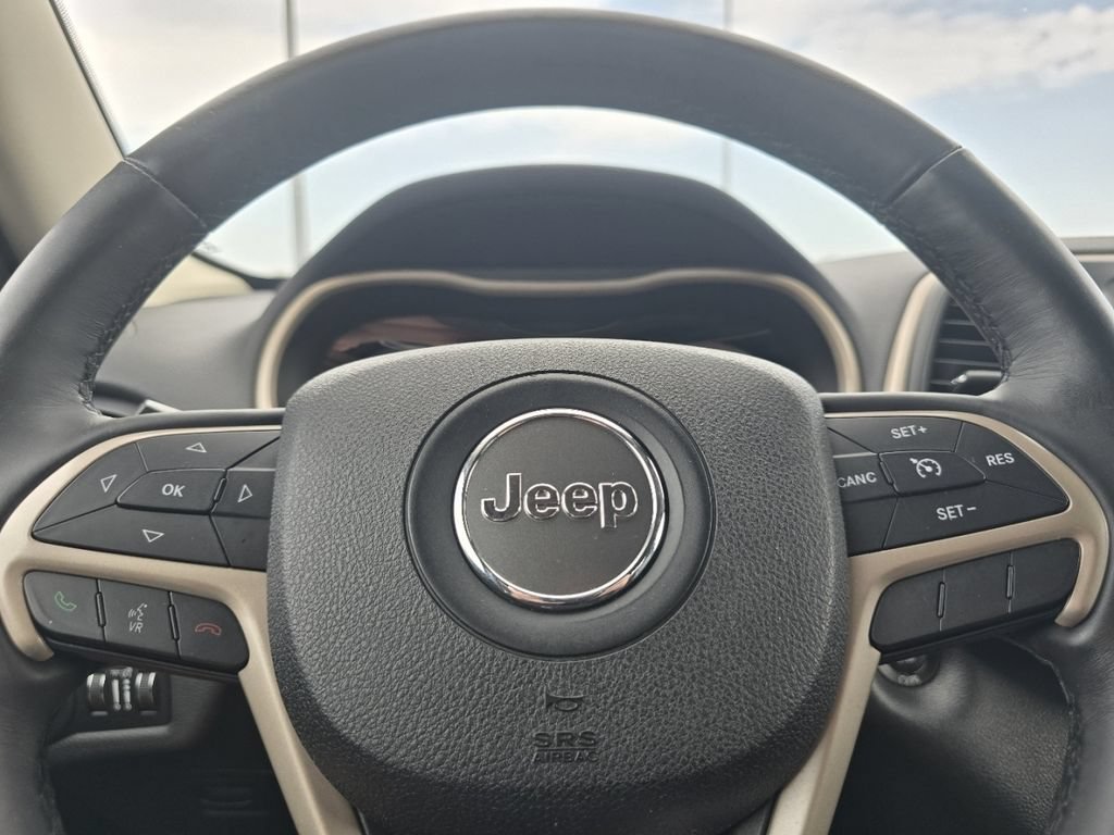 Used 2017 Jeep Cherokee Limited AWD/4WD image 26