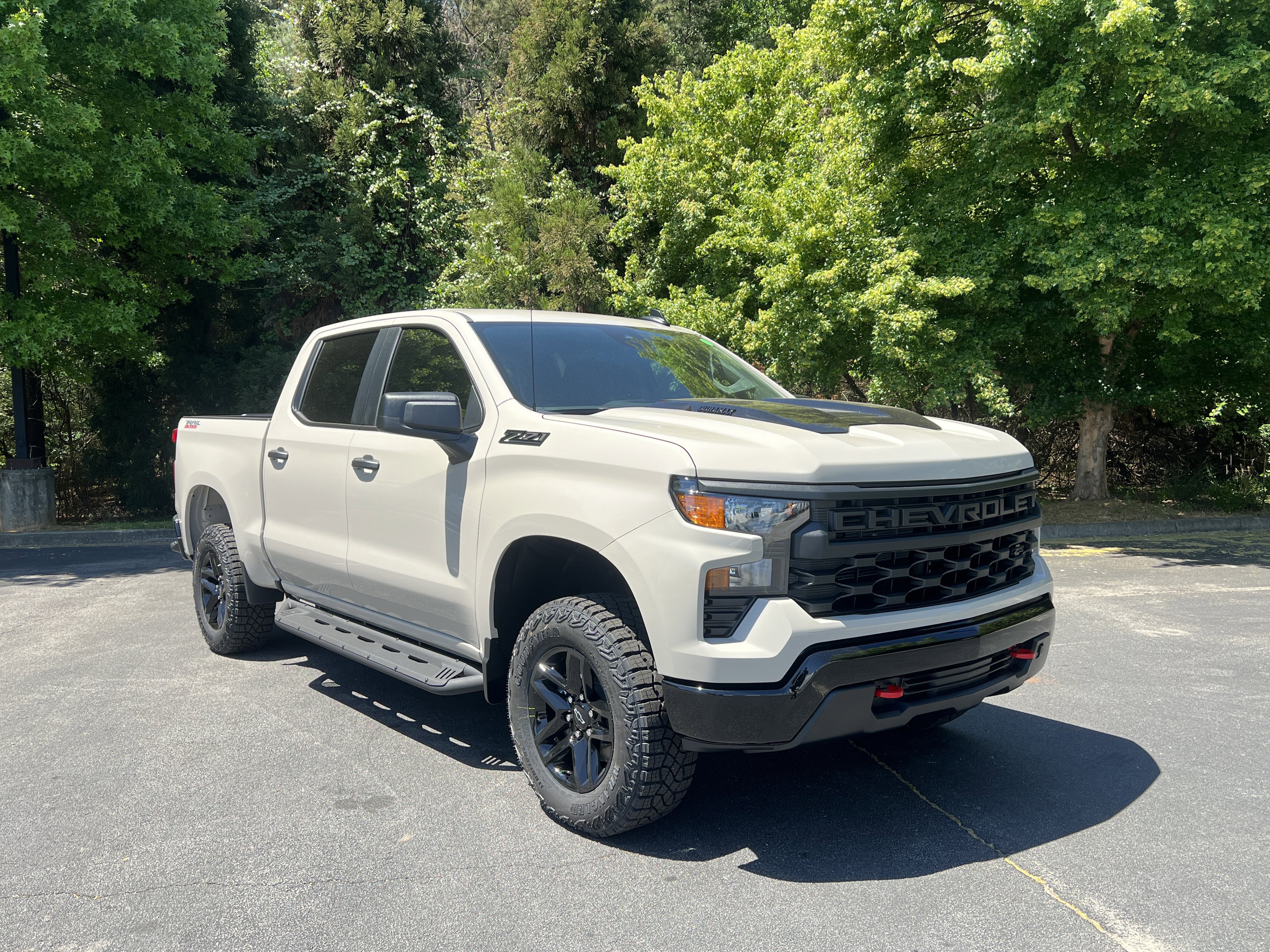 New 2026 Chevrolet Silverado 1500 Custom Trail Boss w/ LPO, Dark Essentials Package AWD/4WD video 2