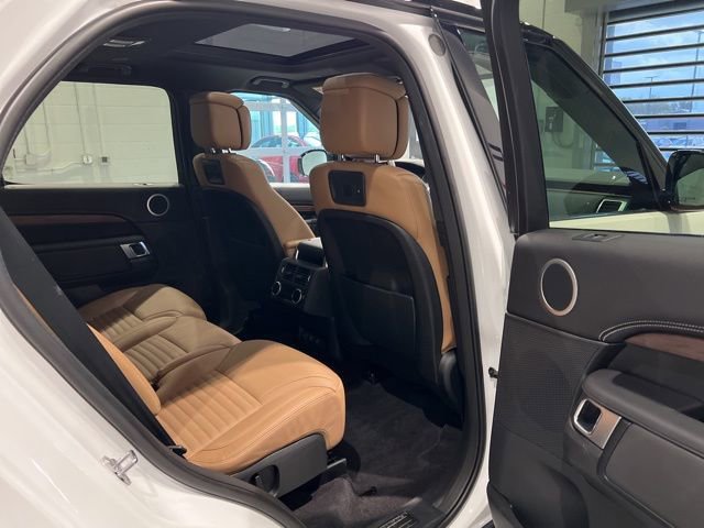 Used 2024 Land Rover Discovery Dynamic SE AWD/4WD image 42