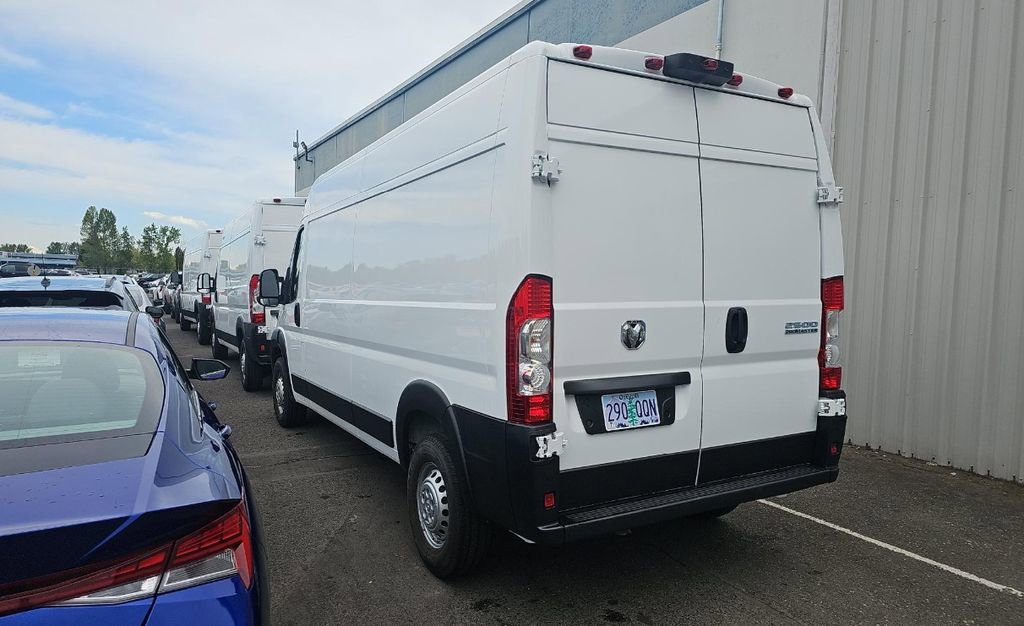 Used 2026 RAM ProMaster 2500 w/ Convenience Group FWD image 2