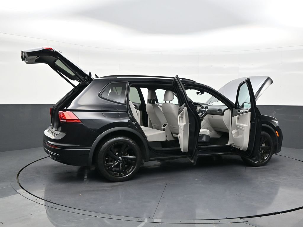 Used 2023 Volkswagen Tiguan SE R-Line image 28