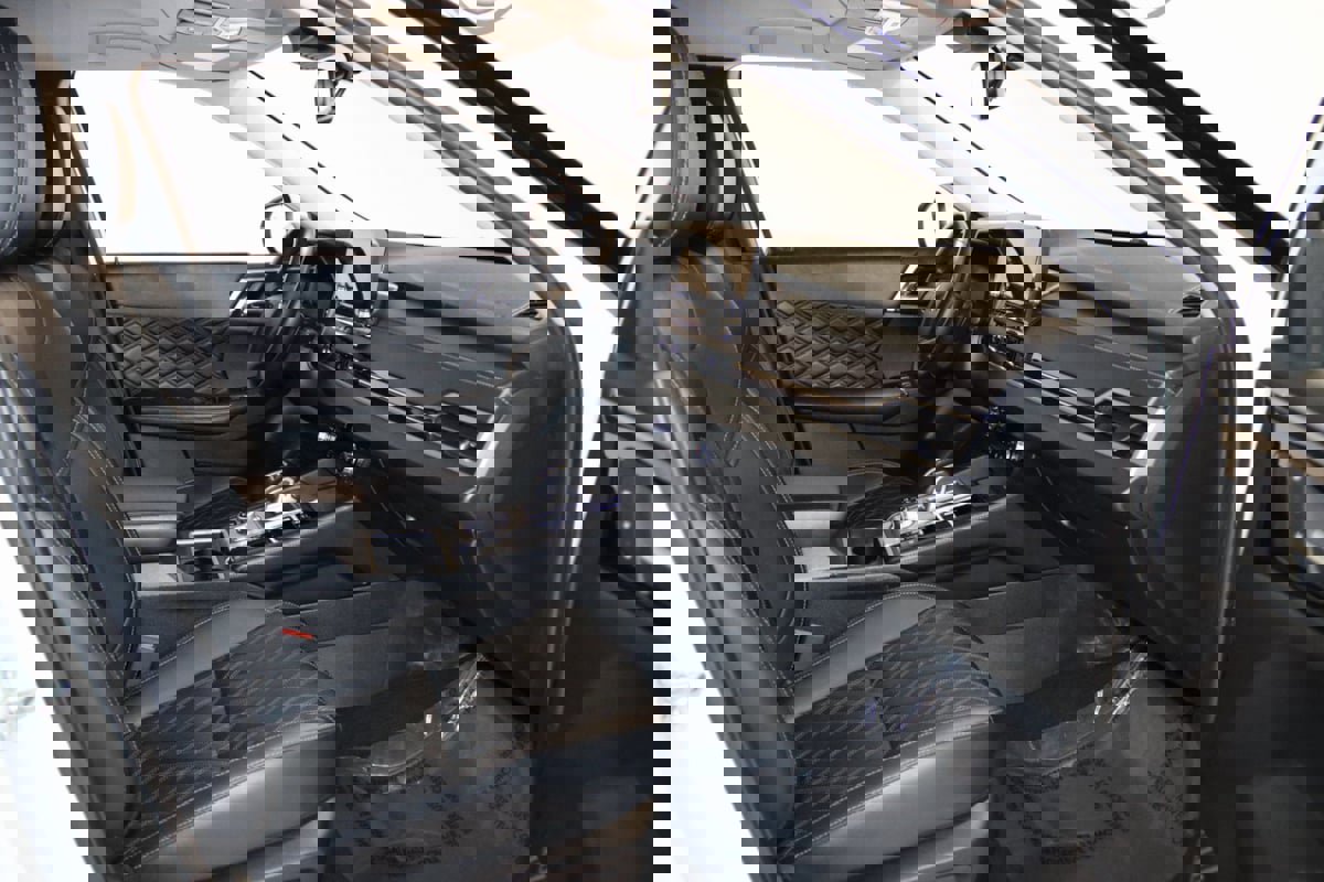 Used 2024 Mitsubishi Outlander 4WD Plug-In Hybrid image 59