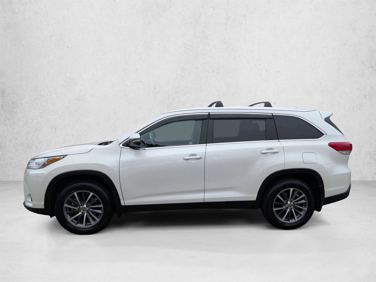 Used 2019 Toyota Highlander XLE AWD/4WD image 9
