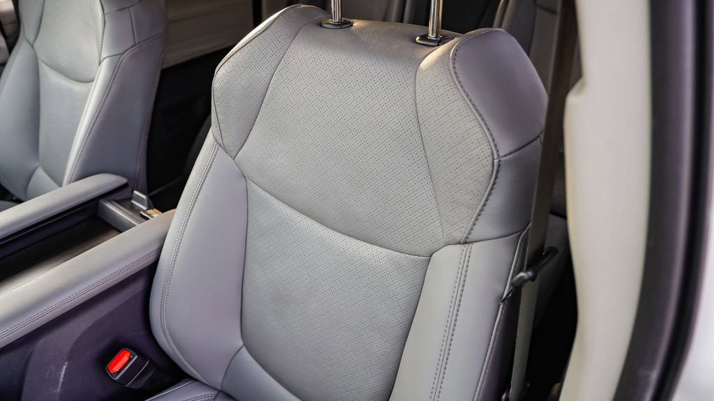 Used 2023 Toyota Sienna Limited image 30