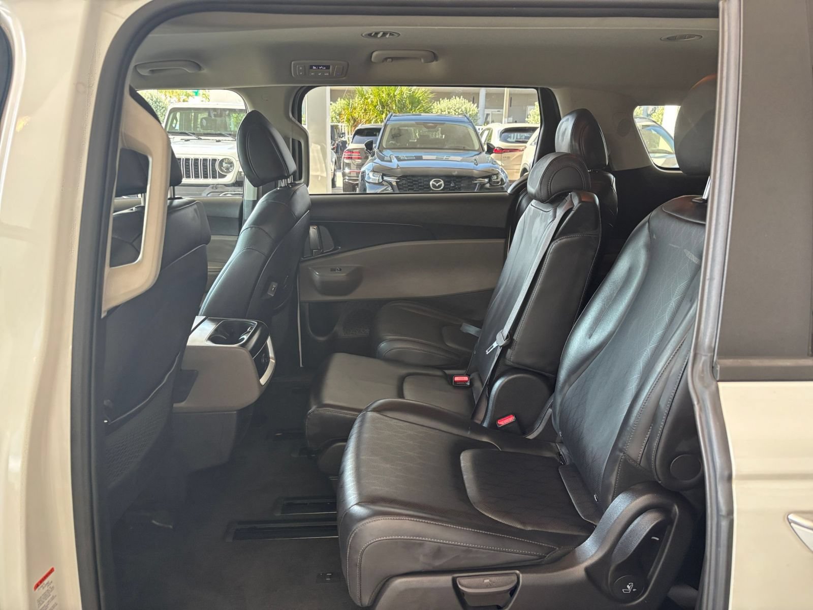 Used 2026 Kia Carnival FWD image 27