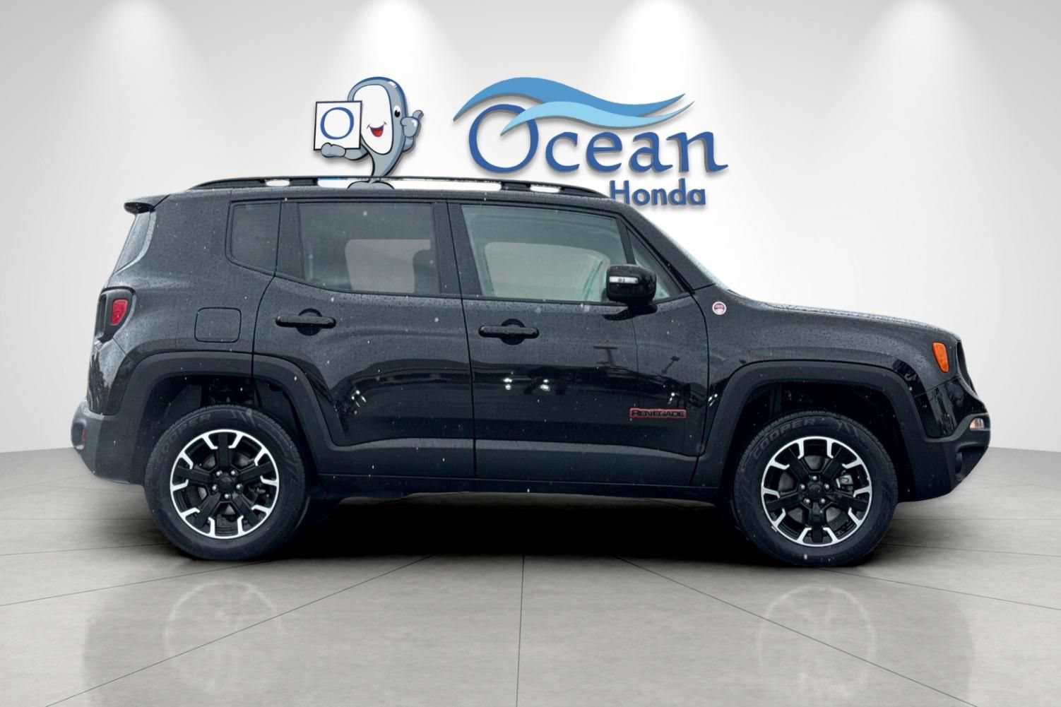 Used 2023 Jeep Renegade Trailhawk AWD/4WD image 3