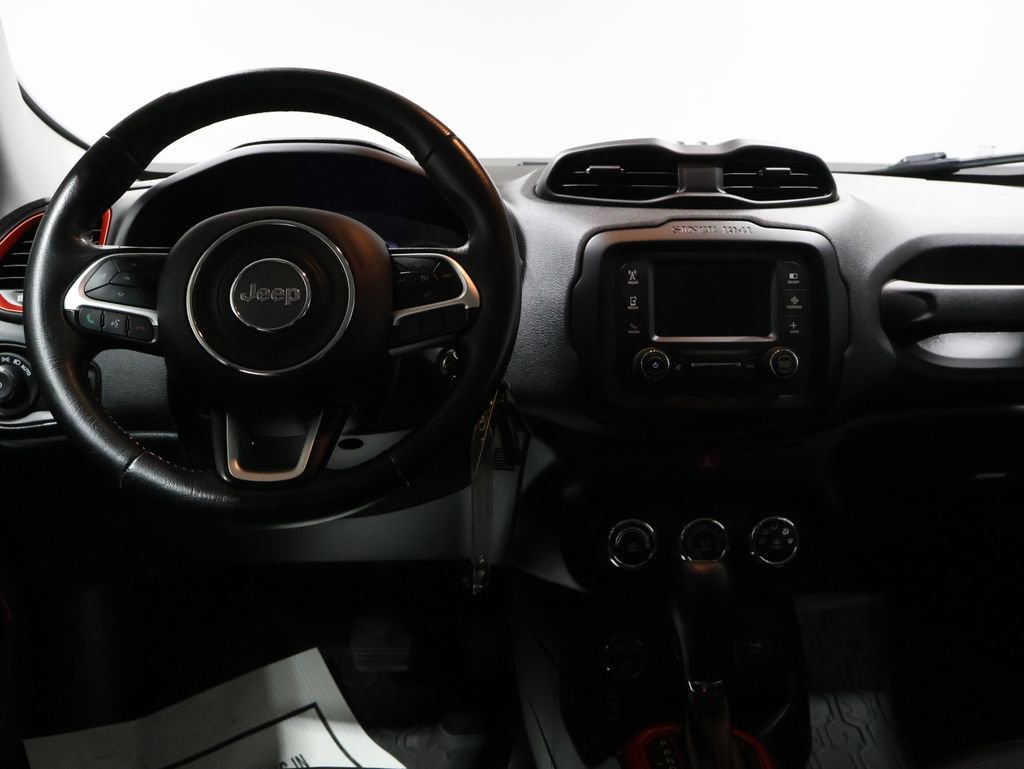 Used 2015 Jeep Renegade Trailhawk image 17