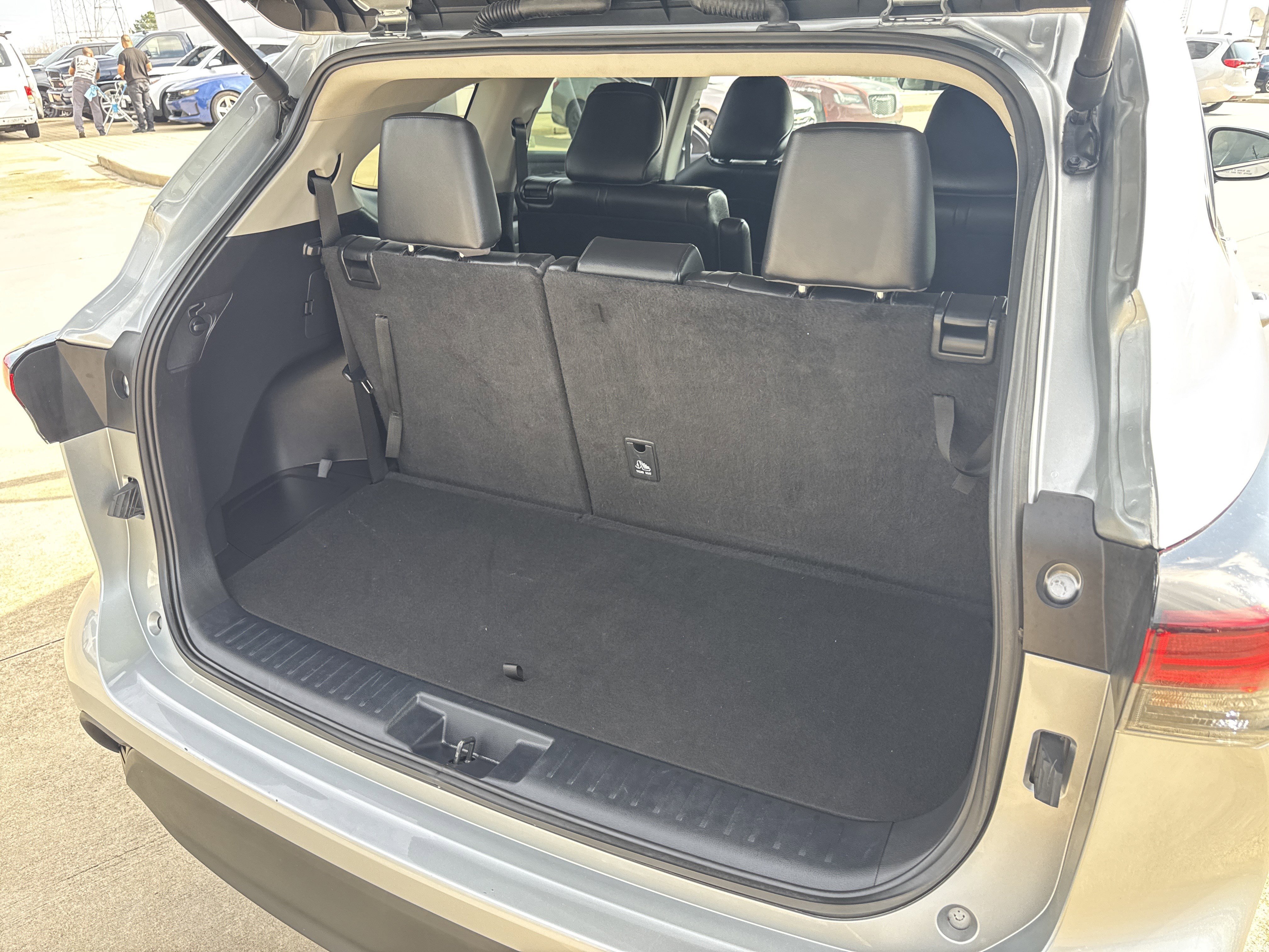 Used 2024 Toyota Highlander LE image 39