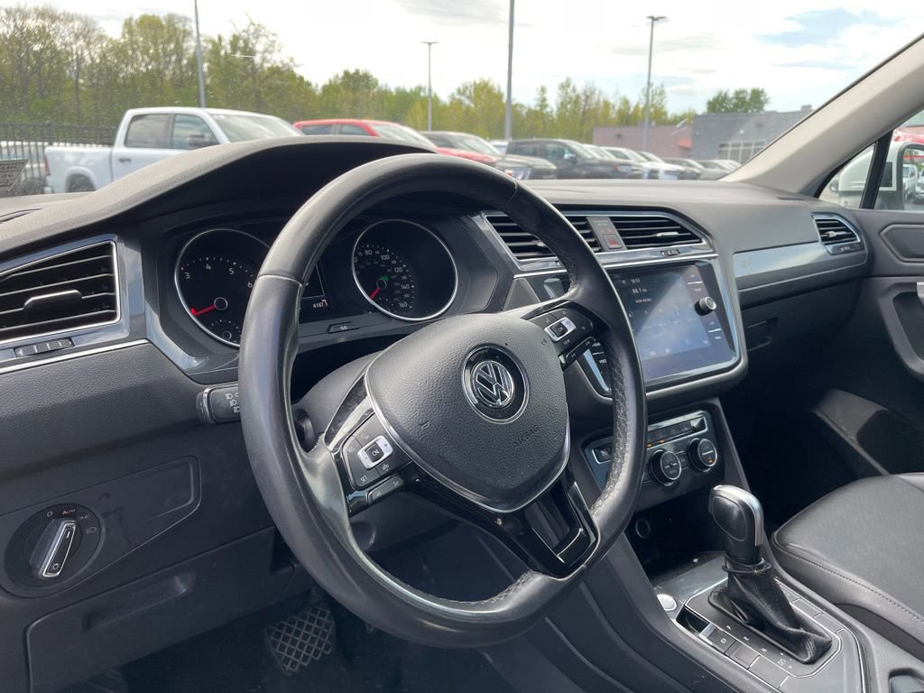 Used 2020 Volkswagen Tiguan SE FWD image 14