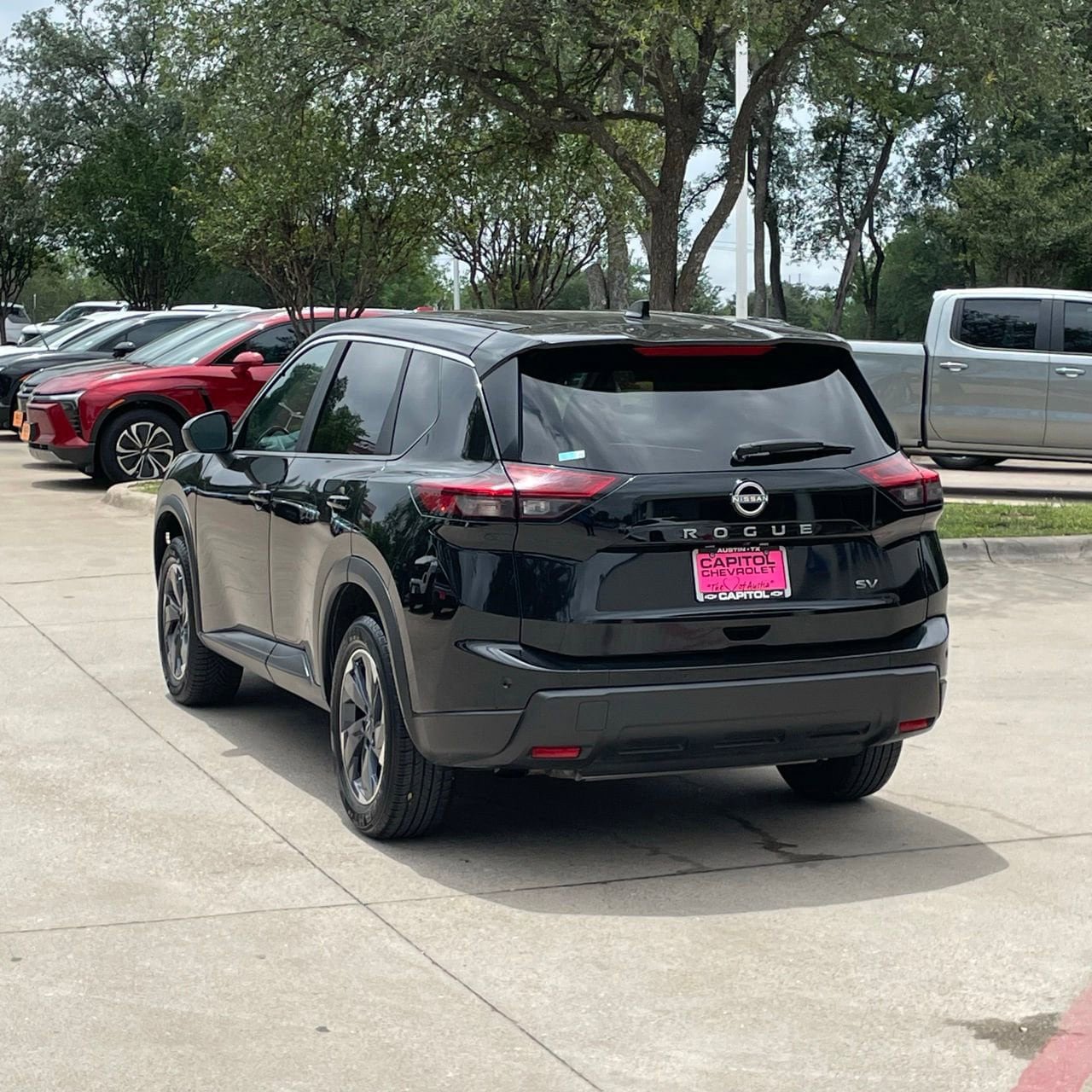 Used 2024 Nissan Rogue SV FWD image 4