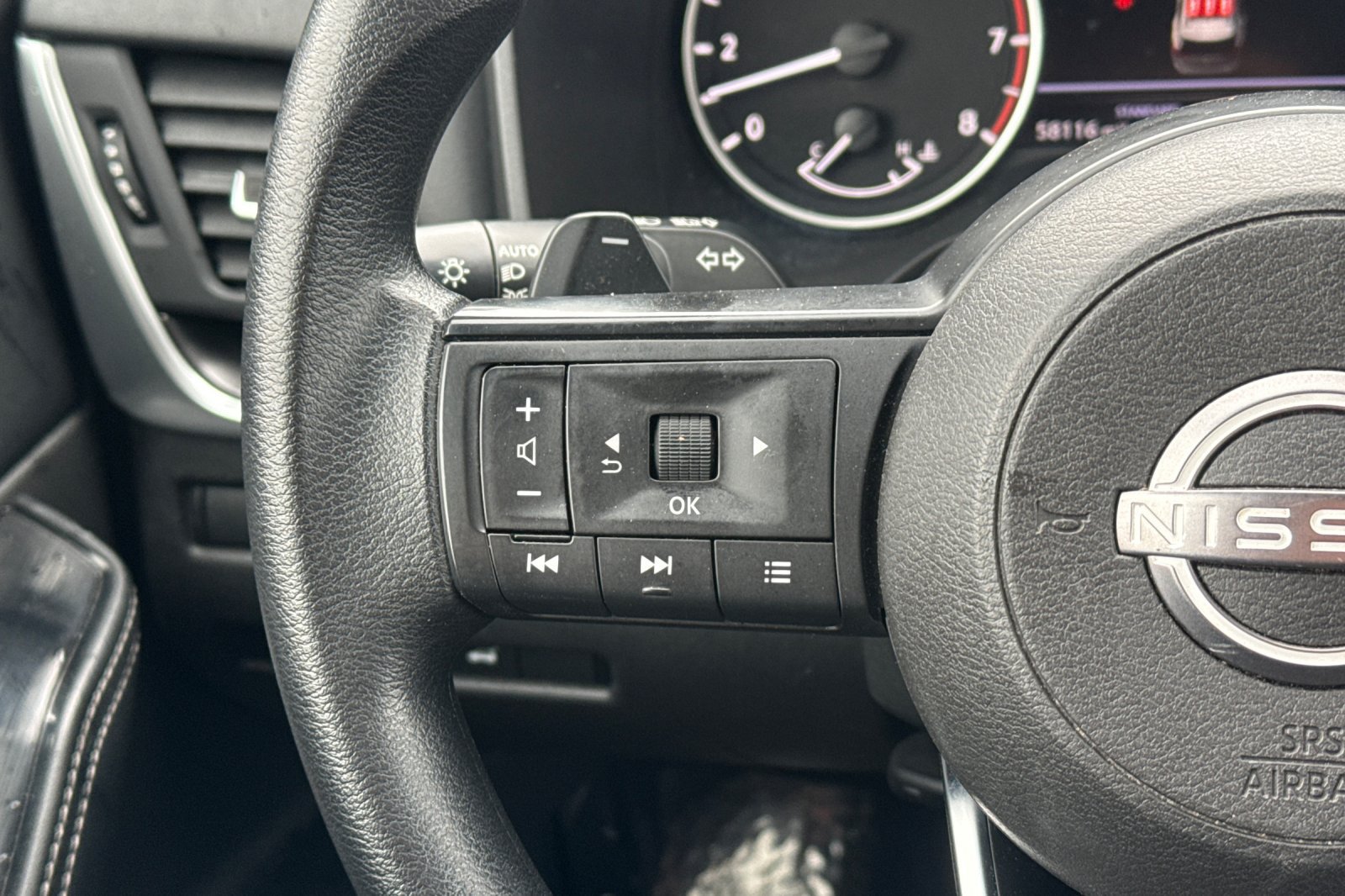 Certified 2024 Nissan Rogue SV FWD image 31