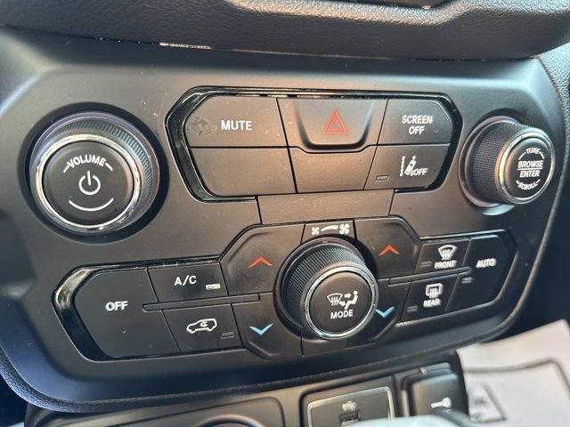 Used 2023 Jeep Renegade Altitude image 19