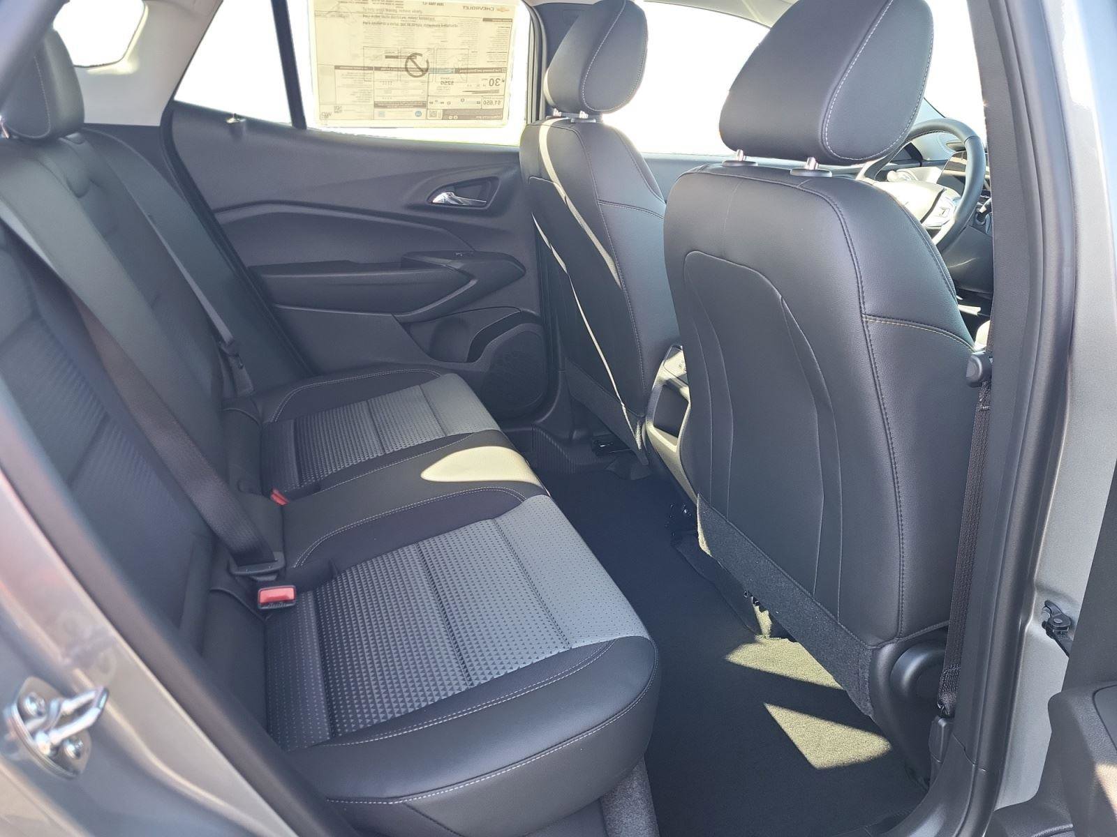 New 2026 Chevrolet Trax LT w/ Sunroof Package FWD image 26