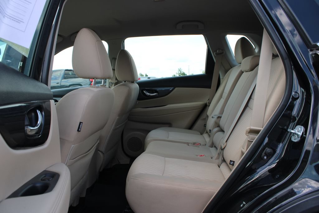 Used 2017 Nissan Rogue S FWD image 23