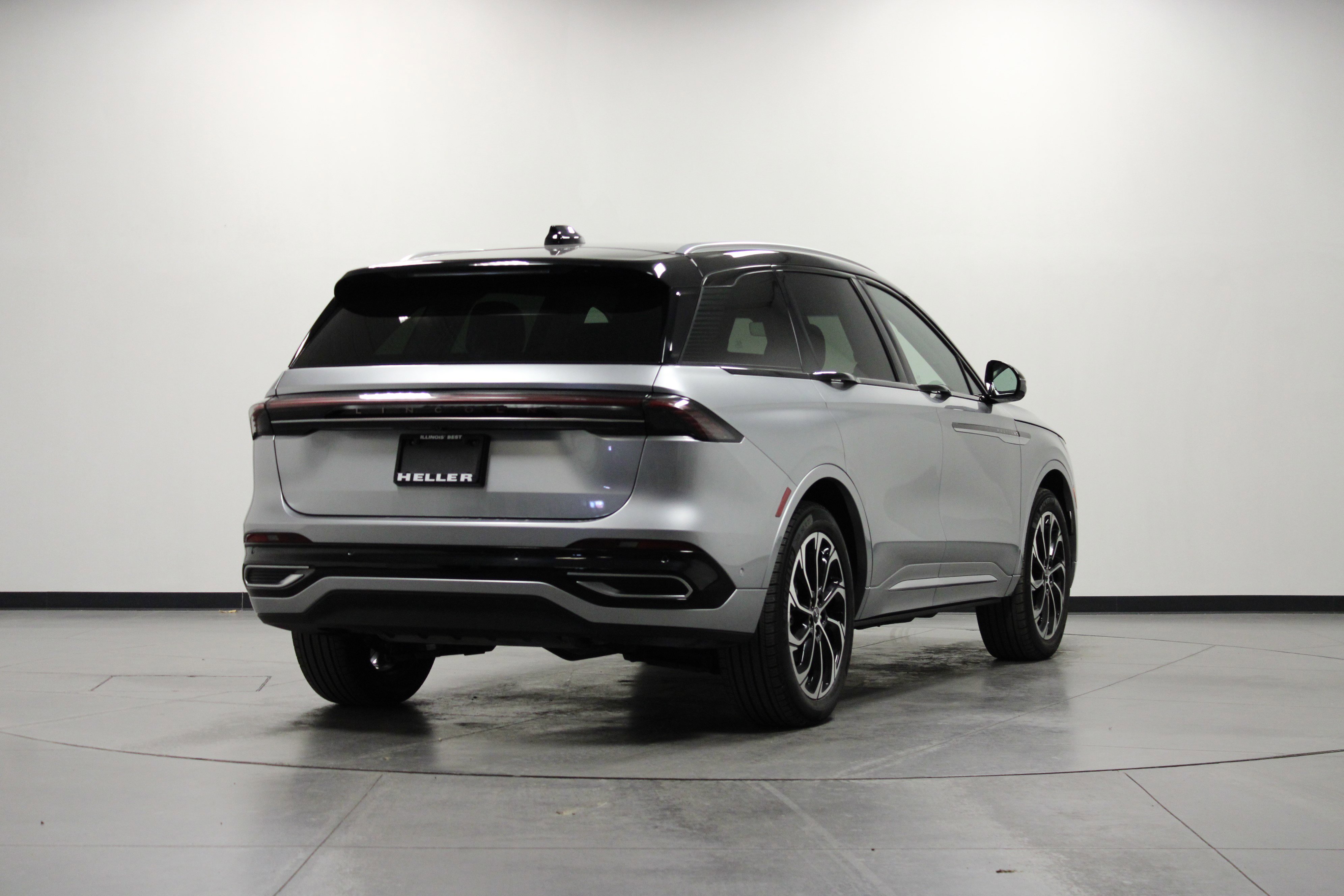 Used 2024 Lincoln Nautilus Reserve image 4