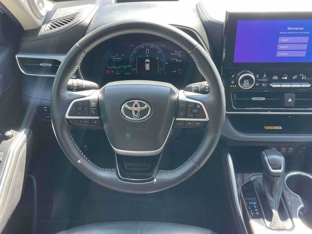 Used 2025 Toyota Highlander Platinum AWD/4WD image 17