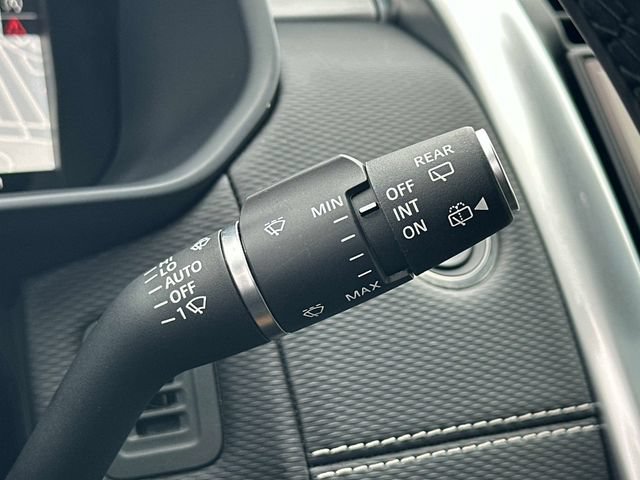 Used 2025 Land Rover Discovery Dynamic SE AWD/4WD image 11