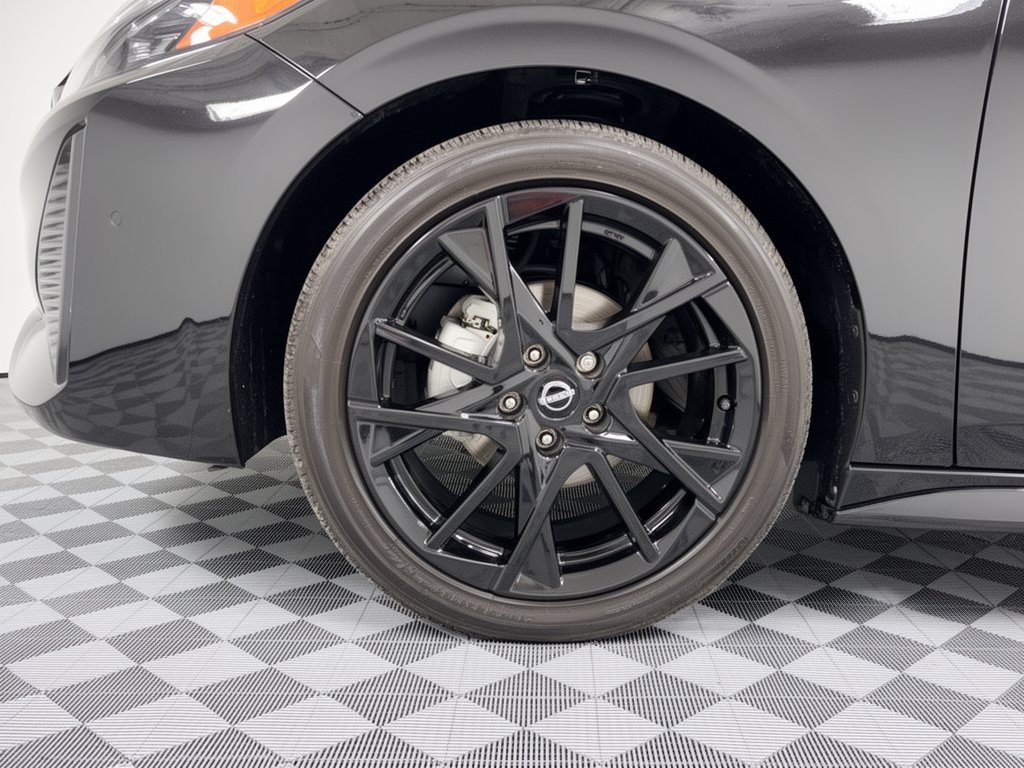 Used 2025 Nissan Sentra SR w/ Midnight Edition FWD image 13