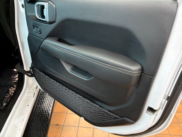 Used 2022 Jeep Wrangler Unlimited Sahara w/ Cold Weather Group AWD/4WD image 23