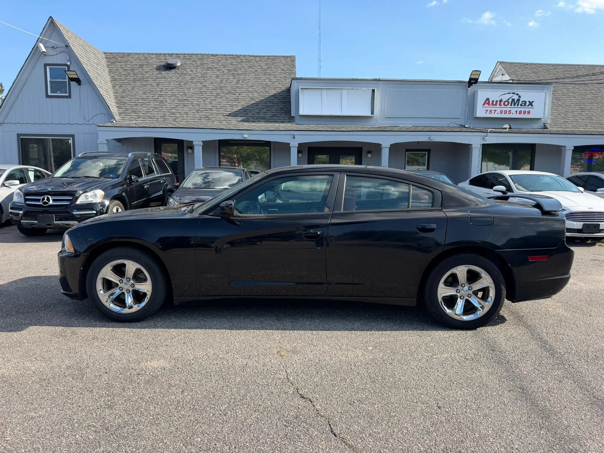 Used 2012 Dodge Charger SXT Plus RWD image 2