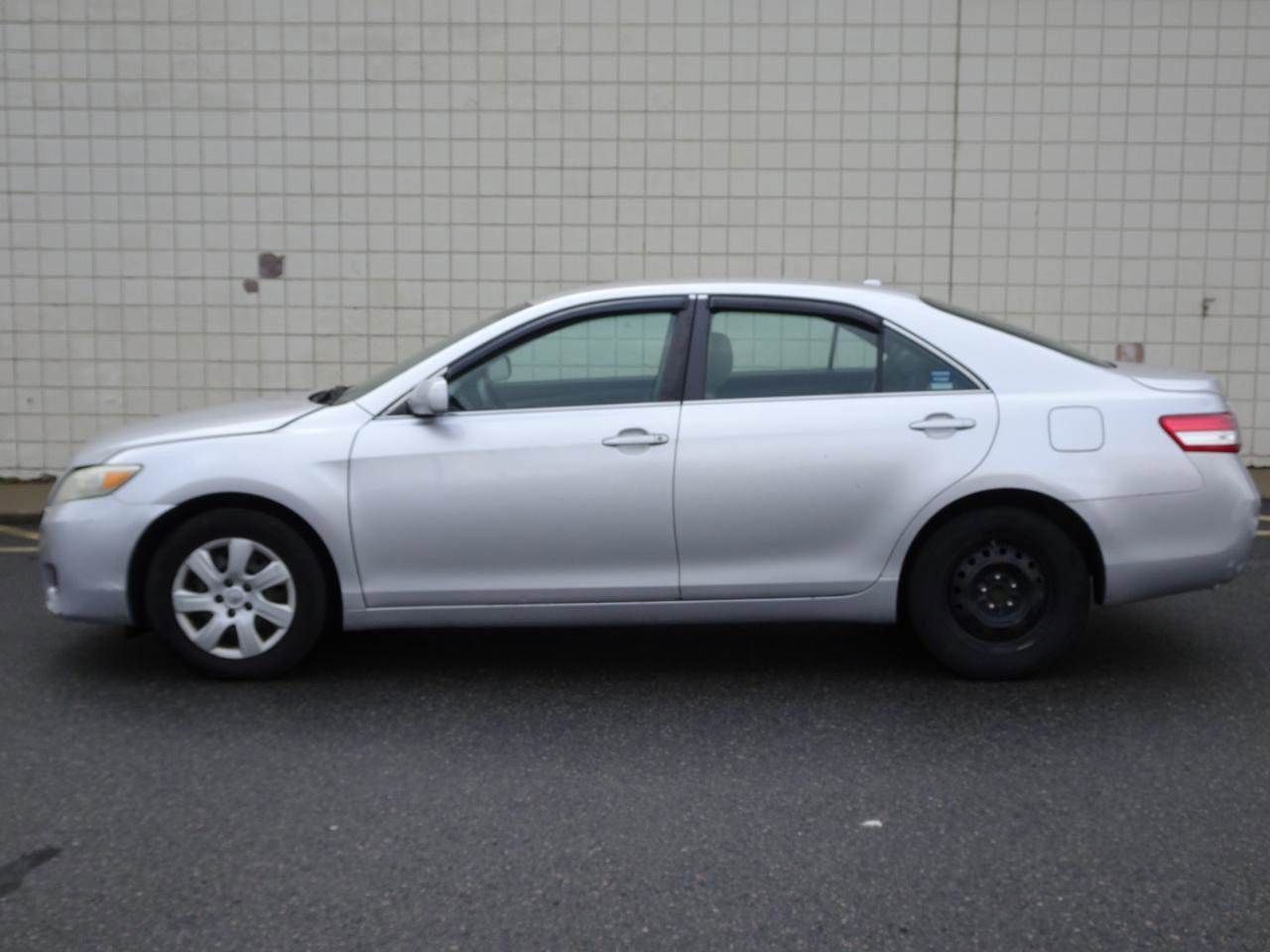 Used 2011 Toyota Camry LE FWD image 4