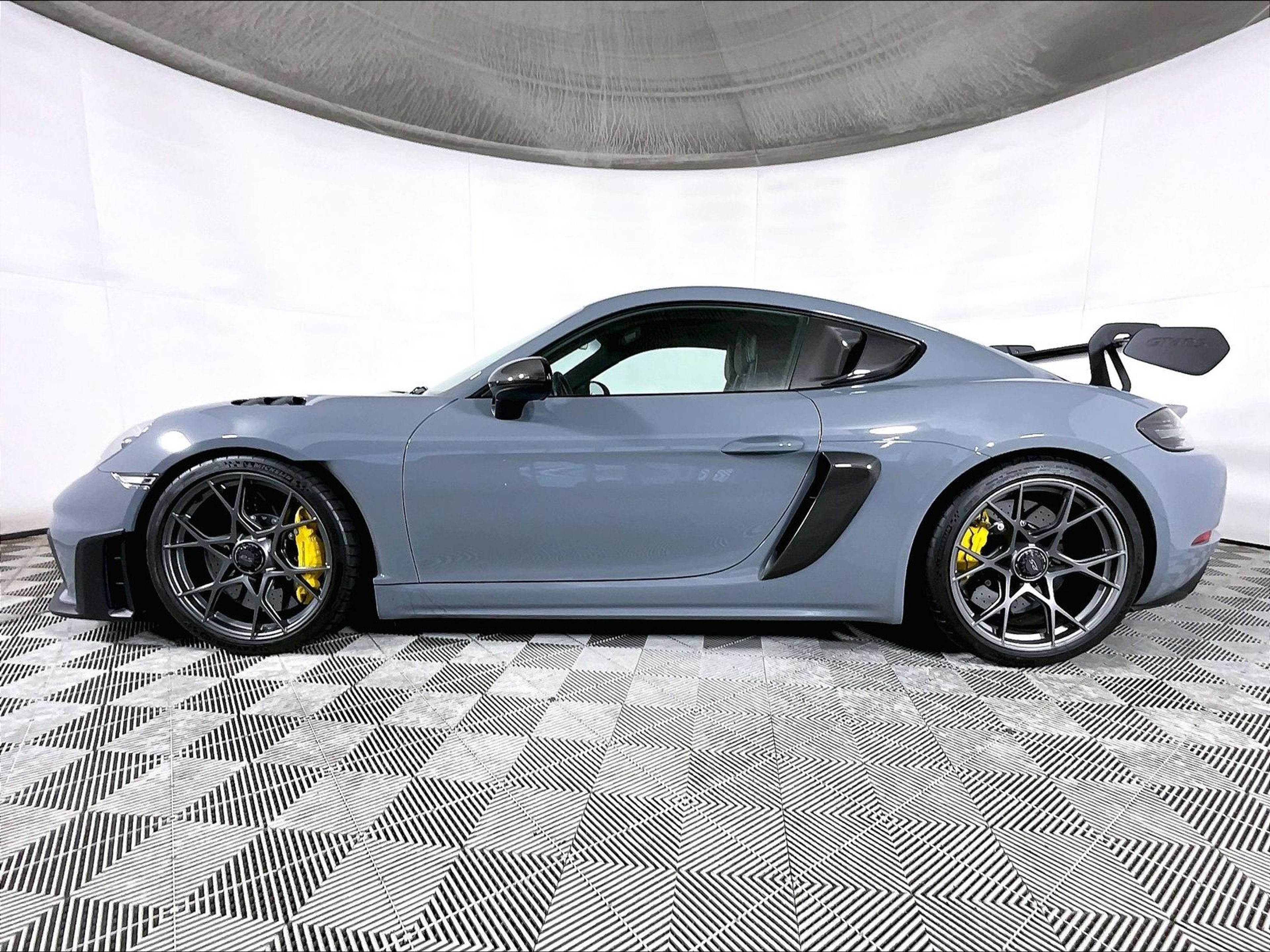Certified 2024 Porsche 718 Cayman GT4 RS RWD image 2