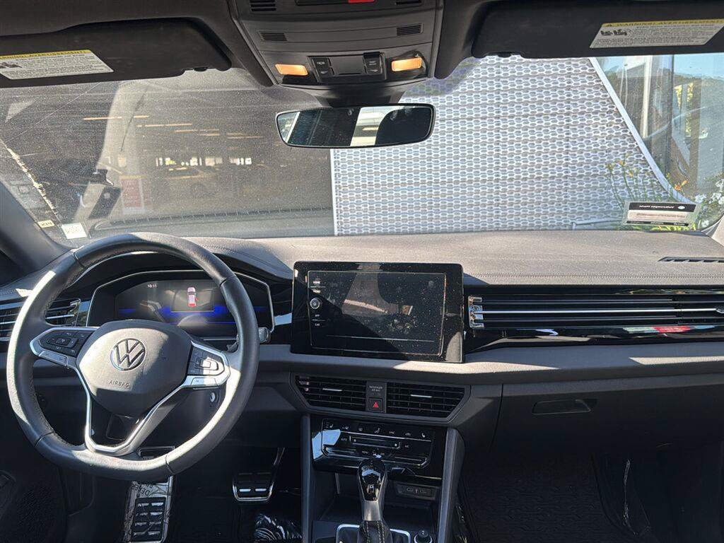 Used 2026 Volkswagen Jetta Sport FWD image 10