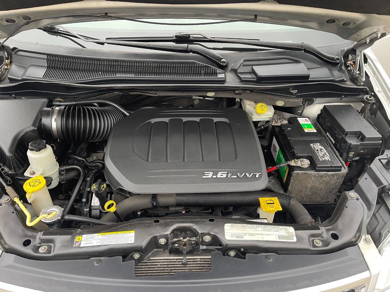 Used 2012 Chrysler Town & Country Touring-L w/ Entertainment Group #2 image 9