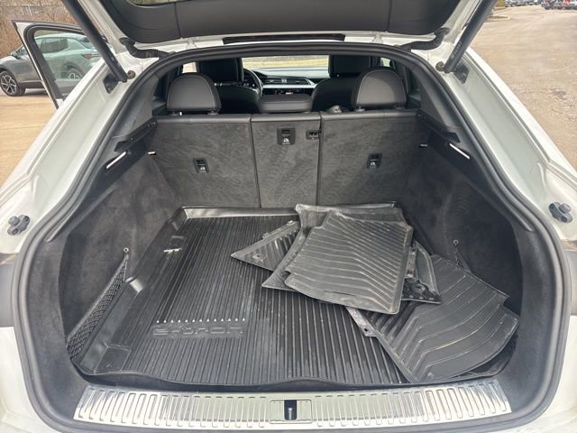 Used 2023 Audi e-tron Premium Plus w/ Premium Plus Package image 36