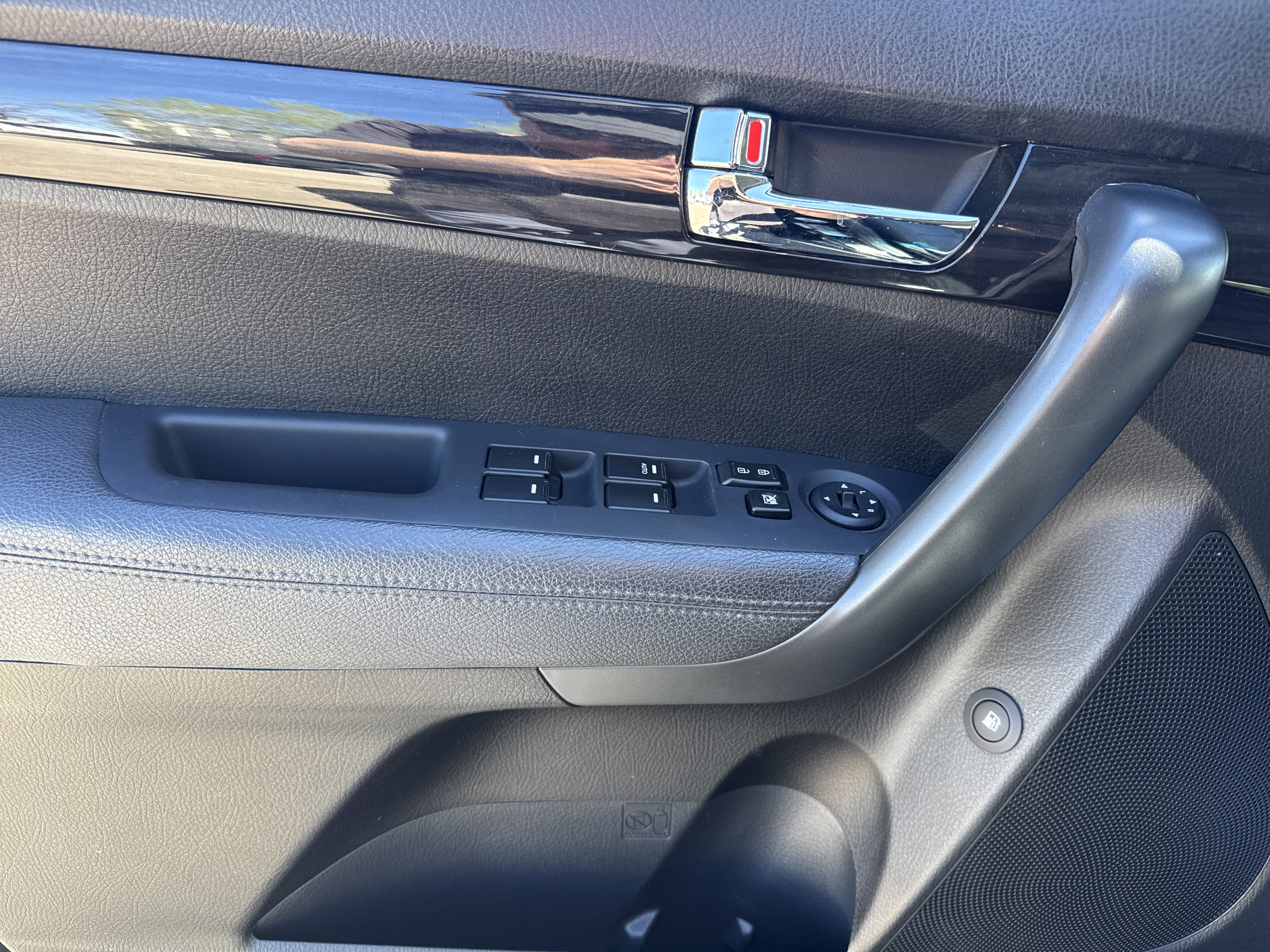 Used 2013 Kia Sorento LX image 9