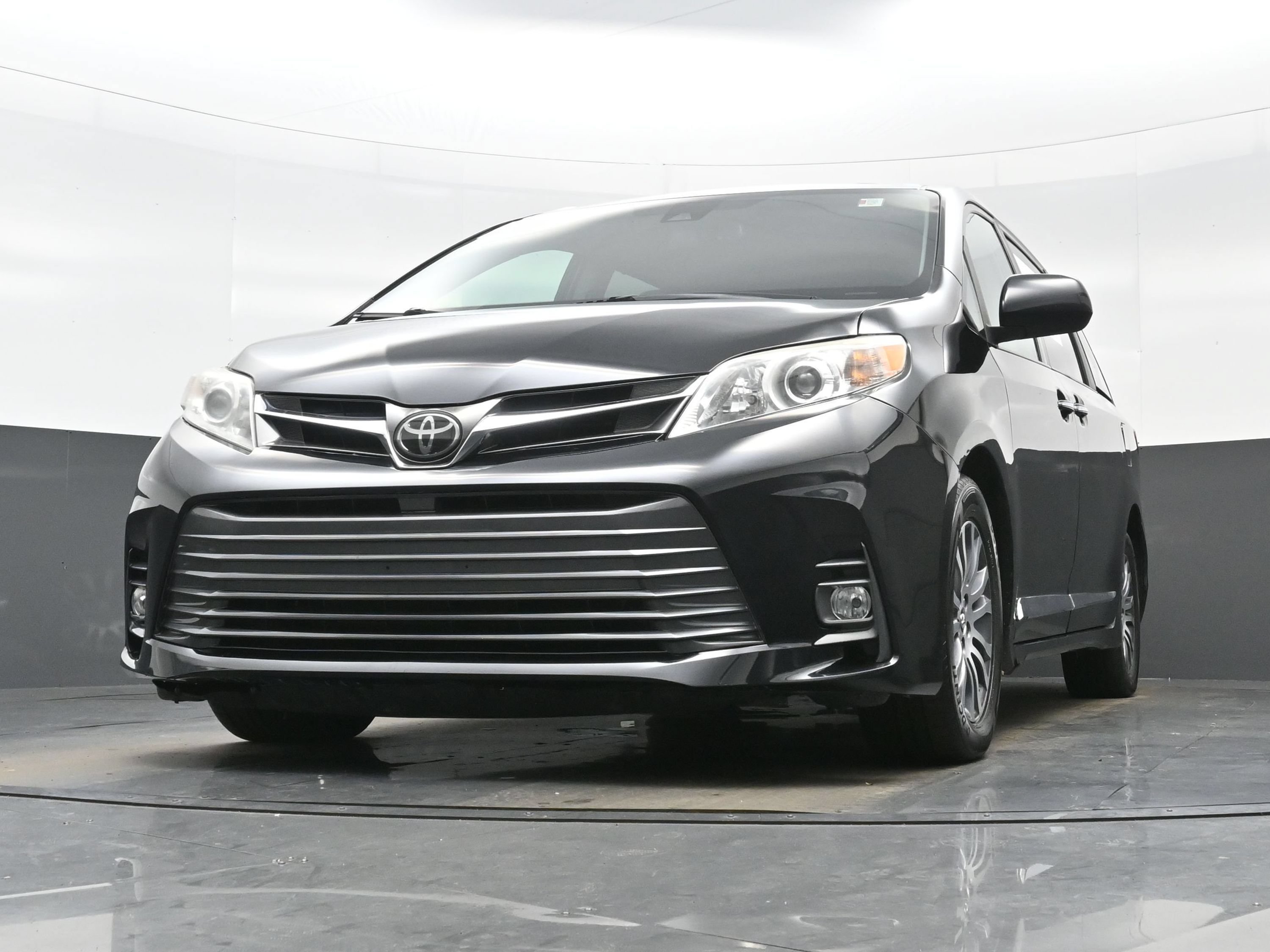 Used 2020 Toyota Sienna XLE FWD image 27