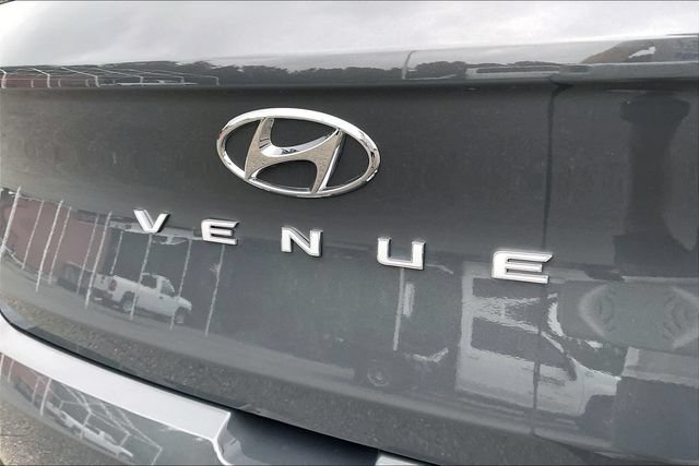 Used 2026 Hyundai Venue SEL FWD image 23