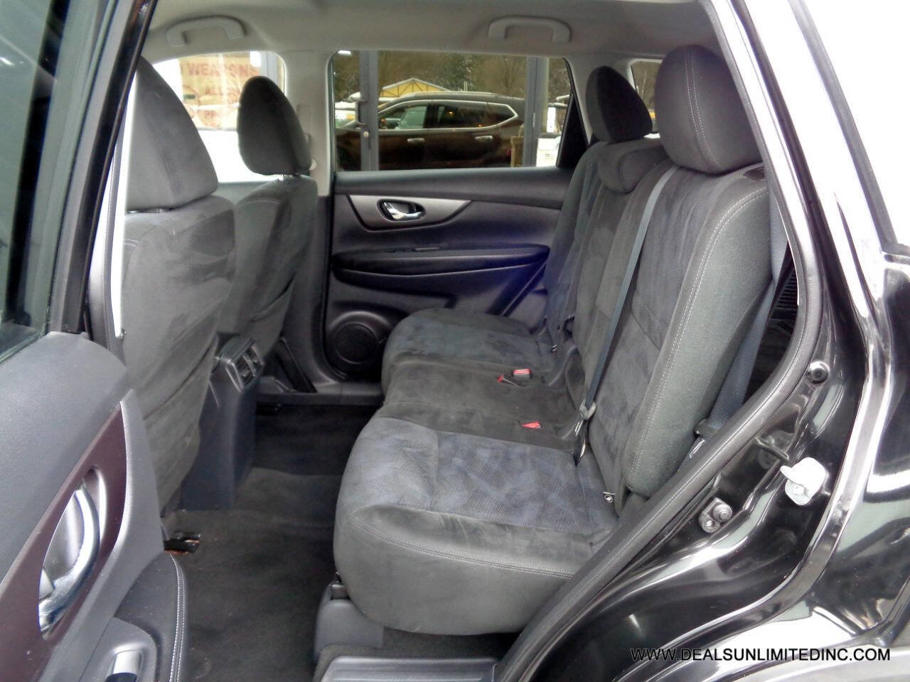 Used 2015 Nissan Rogue SV image 14