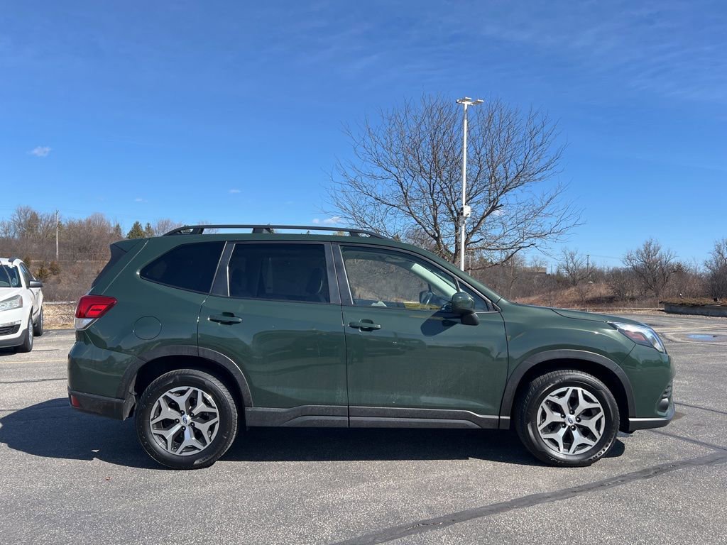 Used 2022 Subaru Forester Premium image 3