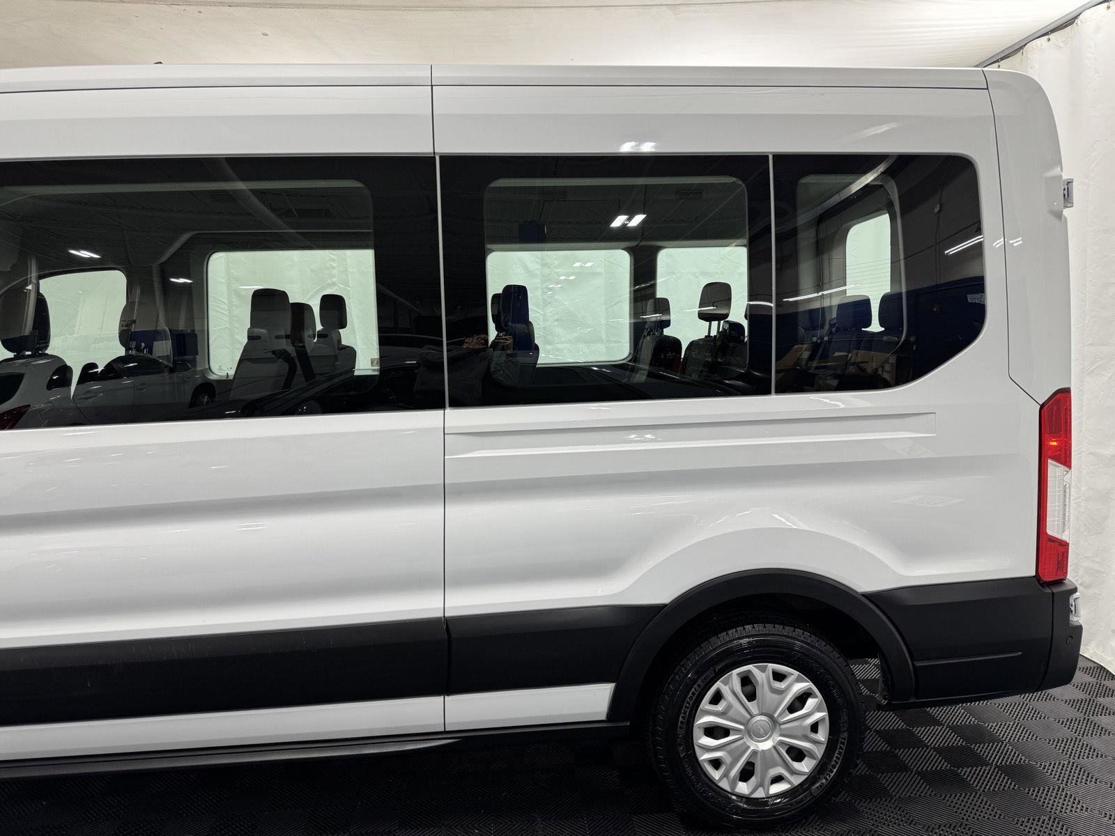 Used 2023 Ford Transit 350 XLT RWD image 3