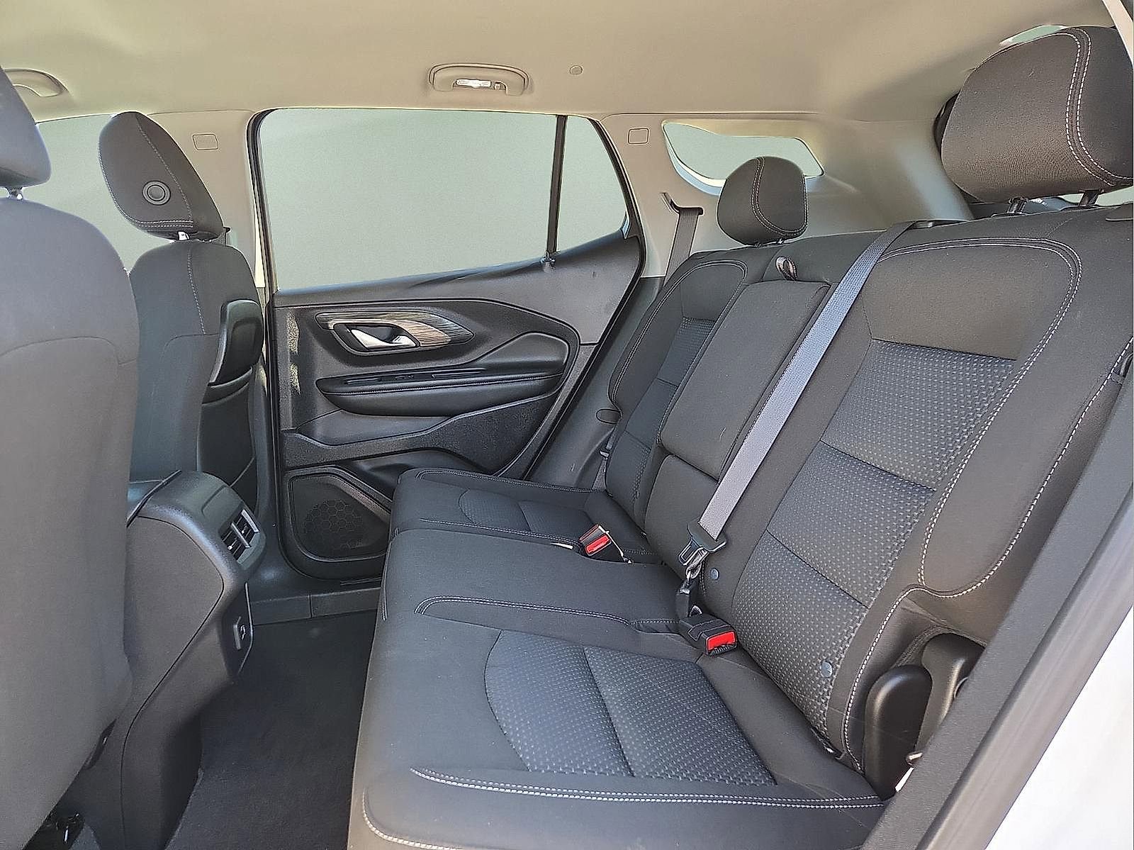 Used 2024 GMC Terrain SLE FWD image 10