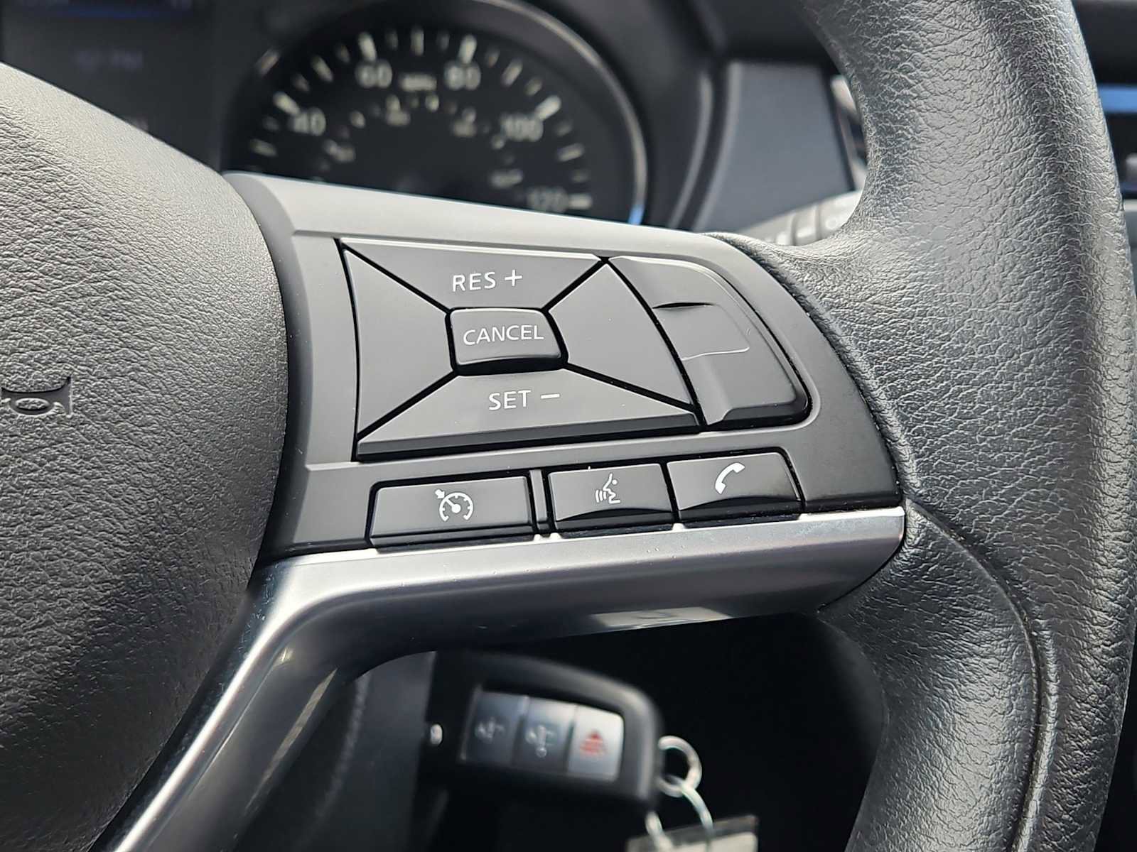 Used 2018 Nissan Rogue S AWD/4WD image 12