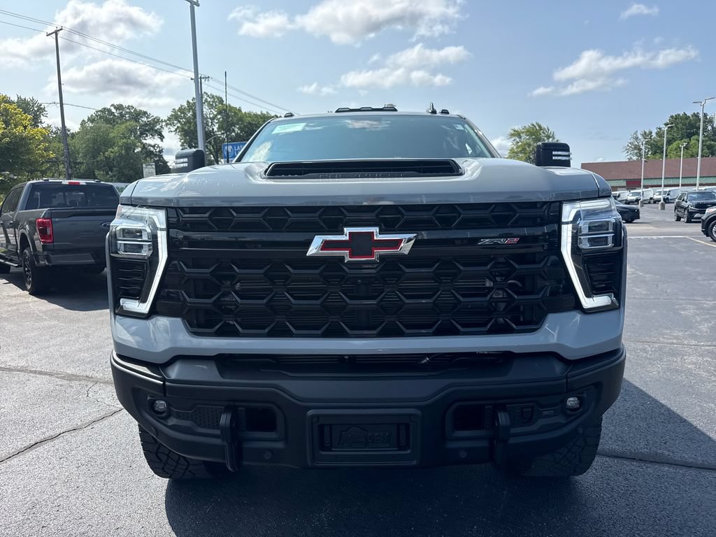 Used 2025 Chevrolet Silverado 2500 ZR2 w/ ZR2 Bison Edition AWD/4WD image 3