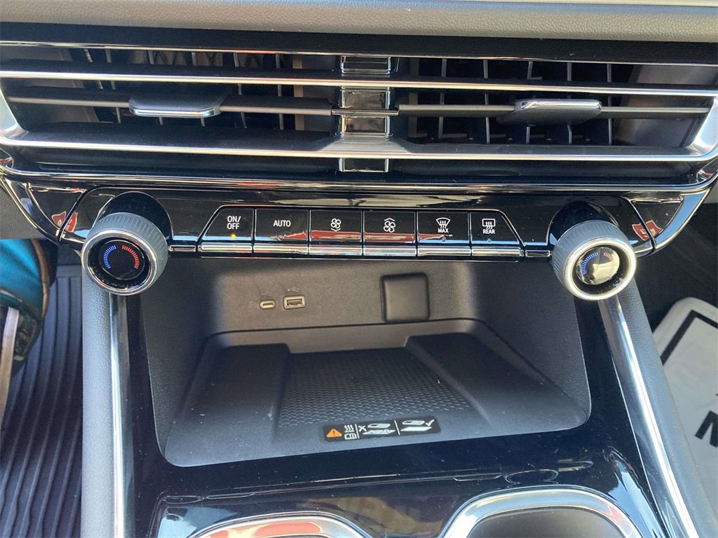 New 2025 Chevrolet Traverse LT w/ LPO, Floor Liner Package image 23