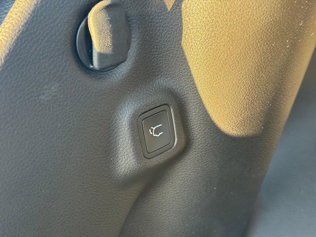 New 2026 Jeep Compass Latitude w/ Sun and Sound Group AWD/4WD image 6