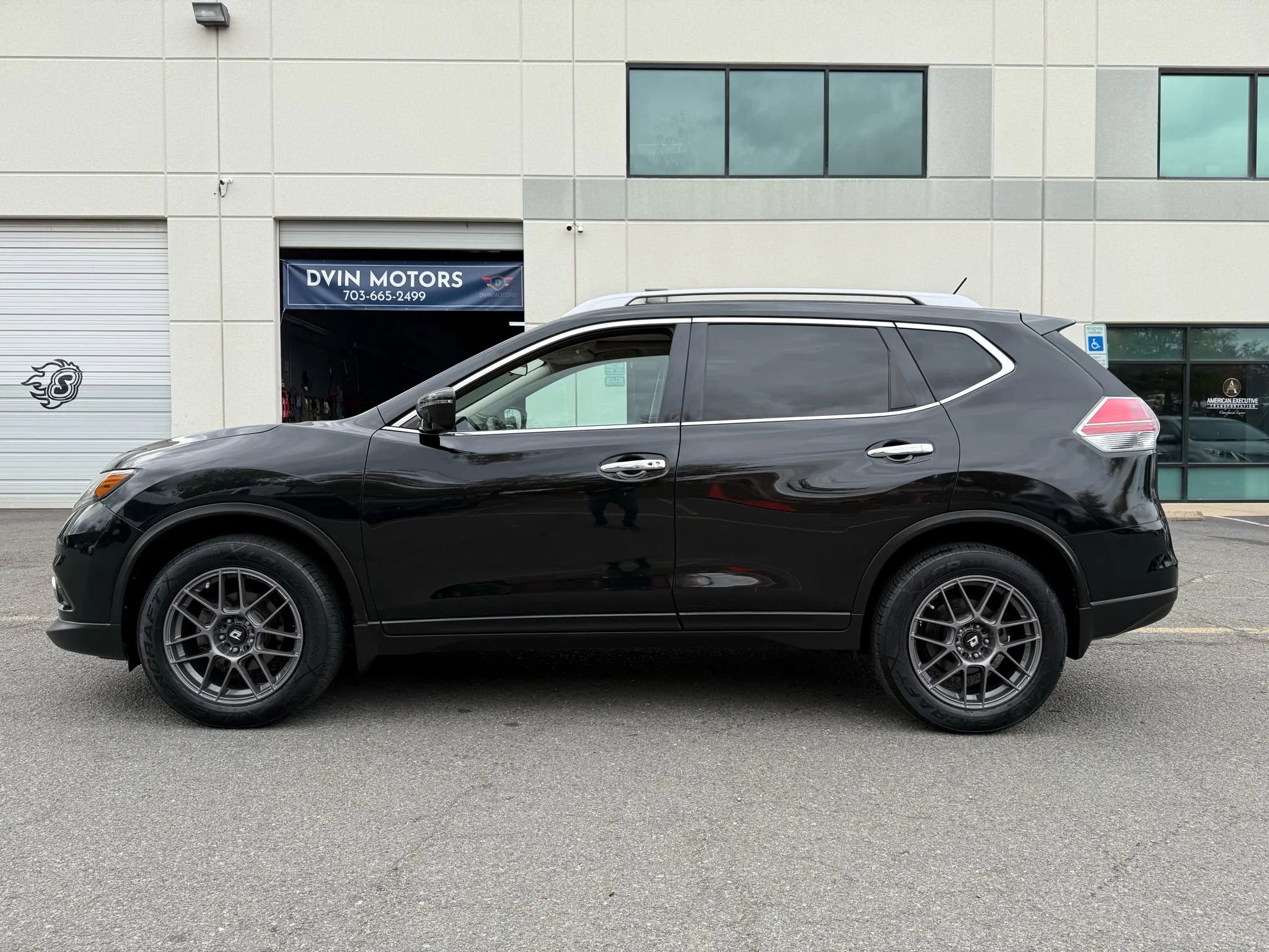 Used 2016 Nissan Rogue SL w/ SL Premium Package image 8